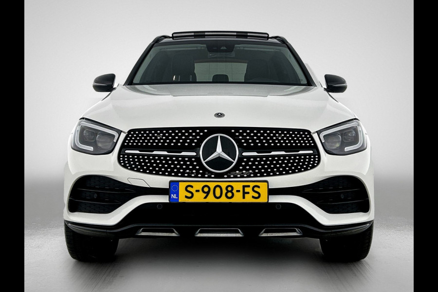 Mercedes-Benz GLC 300 e 4MATIC Business Solution AMG Panoramadak | 5 spaaks AMG lichtmetalen velgen | Treeplanken | Navigatie | Parking support | Inclusief 24 maanden MB Certified garantie voor Europa.