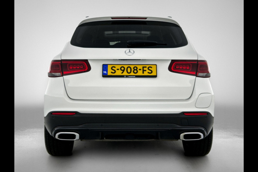 Mercedes-Benz GLC 300 e 4MATIC Business Solution AMG Panoramadak | 5 spaaks AMG lichtmetalen velgen | Treeplanken | Navigatie | Parking support | Inclusief 24 maanden MB Certified garantie voor Europa.