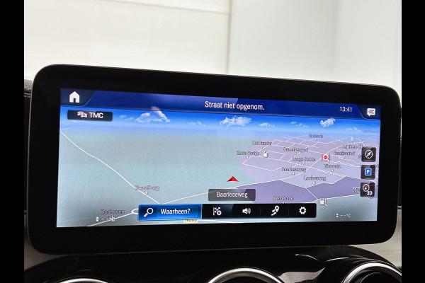 Mercedes-Benz GLC 300 e 4MATIC Business Solution AMG Panoramadak | 5 spaaks AMG lichtmetalen velgen | Treeplanken | Navigatie | Parking support | Inclusief 24 maanden MB Certified garantie voor Europa.
