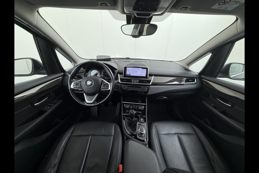 BMW 2 Serie Gran Tourer 216i-T 7-Pers. Leer Trekhaak Navi-Plus Ecc Head-Up Display Camera Navi Ecc Pdc Cruise Control Luxury Line Business E Stoelverwarming Elek.Achterklep Privacy Glas Led Lmv 17" Origineel Nederlandse Auto met plaats voor 7 personen! € 45.000,- nieuw
