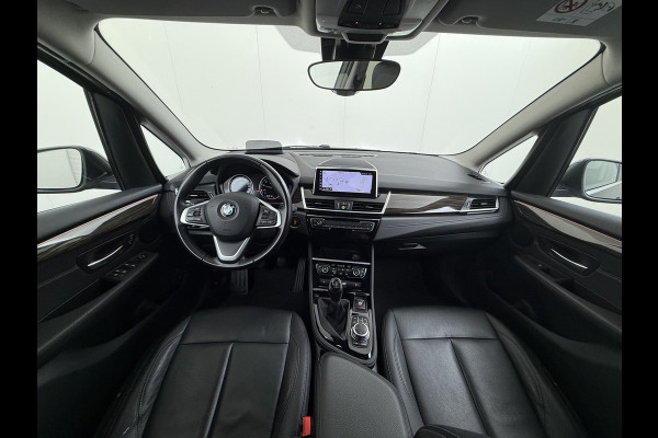 BMW 2 Serie Gran Tourer 216i-T 7-Pers. Leer Trekhaak Navi-Plus Ecc Head-Up Display Camera Navi Ecc Pdc Cruise Control Luxury Line Business E Stoelverwarming Elek.Achterklep Privacy Glas Led Lmv 17" Origineel Nederlandse Auto met plaats voor 7 personen! € 45.000,- nieuw