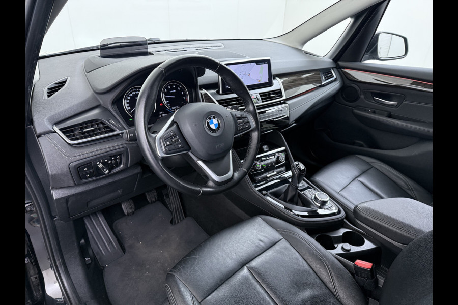 BMW 2 Serie Gran Tourer 216i-T 7-Pers. Leer Trekhaak Navi-Plus Ecc Head-Up Display Camera Navi Ecc Pdc Cruise Control Luxury Line Business E Stoelverwarming Elek.Achterklep Privacy Glas Led Lmv 17" Origineel Nederlandse Auto met plaats voor 7 personen! € 45.000,- nieuw