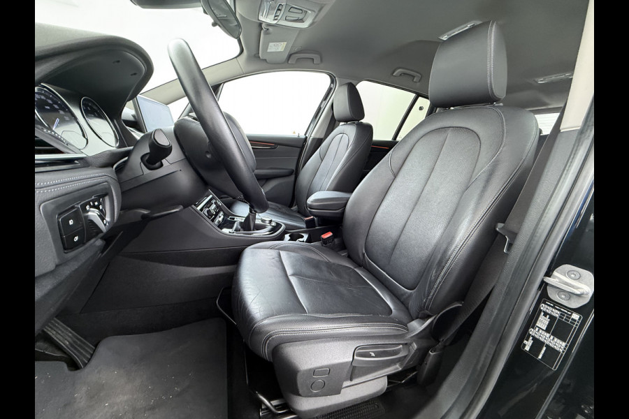 BMW 2 Serie Gran Tourer 216i-T 7-Pers. Leer Trekhaak Navi-Plus Ecc Head-Up Display Camera Navi Ecc Pdc Cruise Control Luxury Line Business E Stoelverwarming Elek.Achterklep Privacy Glas Led Lmv 17" Origineel Nederlandse Auto met plaats voor 7 personen! € 45.000,- nieuw