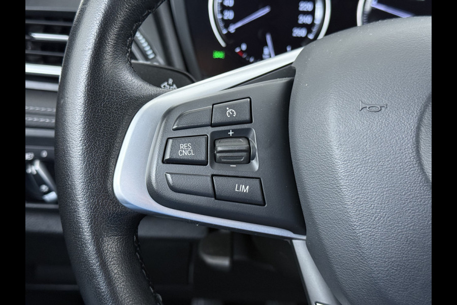 BMW 2 Serie Gran Tourer 216i-T 7-Pers. Leer Trekhaak Navi-Plus Ecc Head-Up Display Camera Navi Ecc Pdc Cruise Control Luxury Line Business E Stoelverwarming Elek.Achterklep Privacy Glas Led Lmv 17" Origineel Nederlandse Auto met plaats voor 7 personen! € 45.000,- nieuw