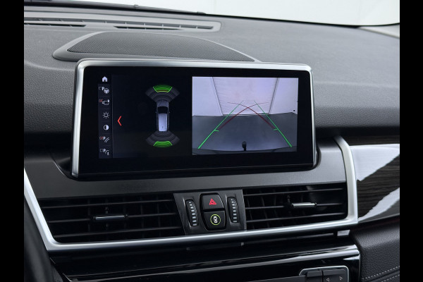 BMW 2 Serie Gran Tourer 216i-T 7-Pers. Leer Trekhaak Navi-Plus Ecc Head-Up Display Camera Navi Ecc Pdc Cruise Control Luxury Line Business E Stoelverwarming Elek.Achterklep Privacy Glas Led Lmv 17" Origineel Nederlandse Auto met plaats voor 7 personen! € 45.000,- nieuw