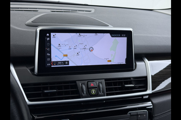 BMW 2 Serie Gran Tourer 216i-T 7-Pers. Leer Trekhaak Navi-Plus Ecc Head-Up Display Camera Navi Ecc Pdc Cruise Control Luxury Line Business E Stoelverwarming Elek.Achterklep Privacy Glas Led Lmv 17" Origineel Nederlandse Auto met plaats voor 7 personen! € 45.000,- nieuw