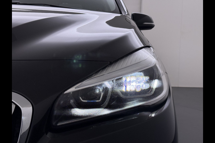 BMW 2 Serie Gran Tourer 216i-T 7-Pers. Leer Trekhaak Navi-Plus Ecc Head-Up Display Camera Navi Ecc Pdc Cruise Control Luxury Line Business E Stoelverwarming Elek.Achterklep Privacy Glas Led Lmv 17" Origineel Nederlandse Auto met plaats voor 7 personen! € 45.000,- nieuw