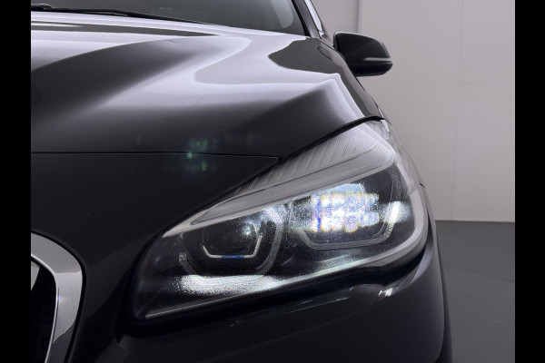 BMW 2 Serie Gran Tourer 216i-T 7-Pers. Leer Trekhaak Navi-Plus Ecc Head-Up Display Camera Navi Ecc Pdc Cruise Control Luxury Line Business E Stoelverwarming Elek.Achterklep Privacy Glas Led Lmv 17" Origineel Nederlandse Auto met plaats voor 7 personen! € 45.000,- nieuw