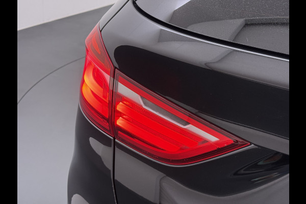 BMW 2 Serie Gran Tourer 216i-T 7-Pers. Leer Trekhaak Navi-Plus Ecc Head-Up Display Camera Navi Ecc Pdc Cruise Control Luxury Line Business E Stoelverwarming Elek.Achterklep Privacy Glas Led Lmv 17" Origineel Nederlandse Auto met plaats voor 7 personen! € 45.000,- nieuw