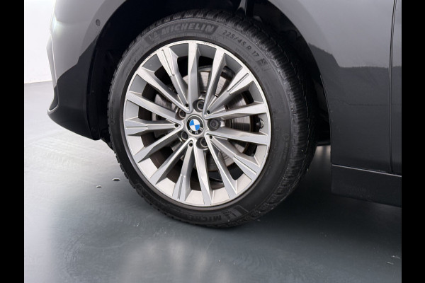 BMW 2 Serie Gran Tourer 216i-T 7-Pers. Leer Trekhaak Navi-Plus Ecc Head-Up Display Camera Navi Ecc Pdc Cruise Control Luxury Line Business E Stoelverwarming Elek.Achterklep Privacy Glas Led Lmv 17" Origineel Nederlandse Auto met plaats voor 7 personen! € 45.000,- nieuw