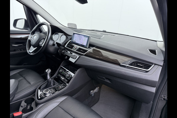 BMW 2 Serie Gran Tourer 216i-T 7-Pers. Leer Trekhaak Navi-Plus Ecc Head-Up Display Camera Navi Ecc Pdc Cruise Control Luxury Line Business E Stoelverwarming Elek.Achterklep Privacy Glas Led Lmv 17" Origineel Nederlandse Auto met plaats voor 7 personen! € 45.000,- nieuw