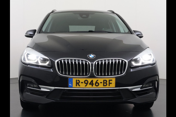 BMW 2 Serie Gran Tourer 216i-T 7-Pers. Leer Trekhaak Navi-Plus Ecc Head-Up Display Camera Navi Ecc Pdc Cruise Control Luxury Line Business E Stoelverwarming Elek.Achterklep Privacy Glas Led Lmv 17" Origineel Nederlandse Auto met plaats voor 7 personen! € 45.000,- nieuw