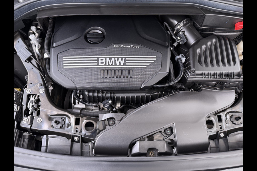 BMW 2 Serie Gran Tourer 216i-T 7-Pers. Leer Trekhaak Navi-Plus Ecc Head-Up Display Camera Navi Ecc Pdc Cruise Control Luxury Line Business E Stoelverwarming Elek.Achterklep Privacy Glas Led Lmv 17" Origineel Nederlandse Auto met plaats voor 7 personen! € 45.000,- nieuw