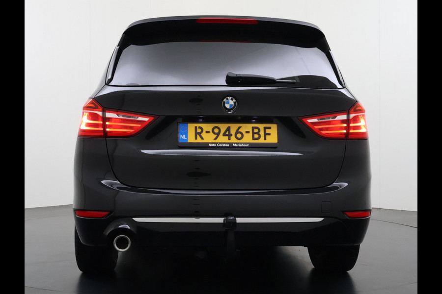 BMW 2 Serie Gran Tourer 216i-T 7-Pers. Leer Trekhaak Navi-Plus Ecc Head-Up Display Camera Navi Ecc Pdc Cruise Control Luxury Line Business E Stoelverwarming Elek.Achterklep Privacy Glas Led Lmv 17" Origineel Nederlandse Auto met plaats voor 7 personen! € 45.000,- nieuw