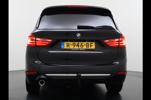 BMW 2 Serie Gran Tourer 216i-T 7-Pers. Leer Trekhaak Navi-Plus Ecc Head-Up Display Camera Navi Ecc Pdc Cruise Control Luxury Line Business E Stoelverwarming Elek.Achterklep Privacy Glas Led Lmv 17" Origineel Nederlandse Auto met plaats voor 7 personen! € 45.000,- nieuw