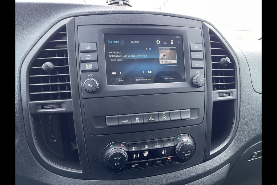 Mercedes-Benz Vito 114 CDI Extra Lang L3H1 DC Comfort 5 persoons / automaat / leer / navi / airco / cruise / vaste prijs rijklaar € 32.950 ex btw / lease vanaf € 538 / trekhaak / zwart metallic