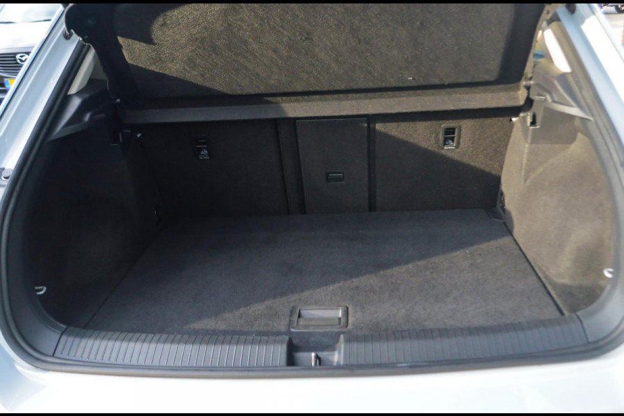 Volkswagen T-Roc 1.0 TSI Style ADAPTIVE CRUISE|PDC|LMV