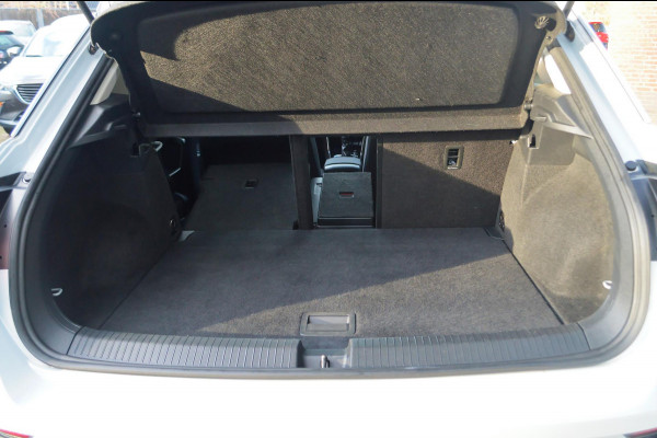 Volkswagen T-Roc 1.0 TSI Style ADAPTIVE CRUISE|PDC|LMV