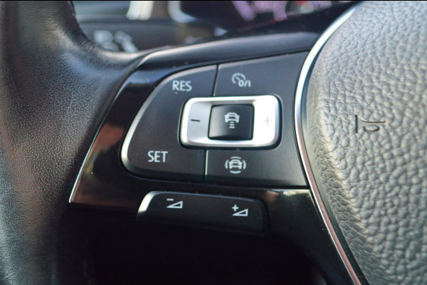 Volkswagen T-Roc 1.0 TSI Style ADAPTIVE CRUISE|PDC|LMV