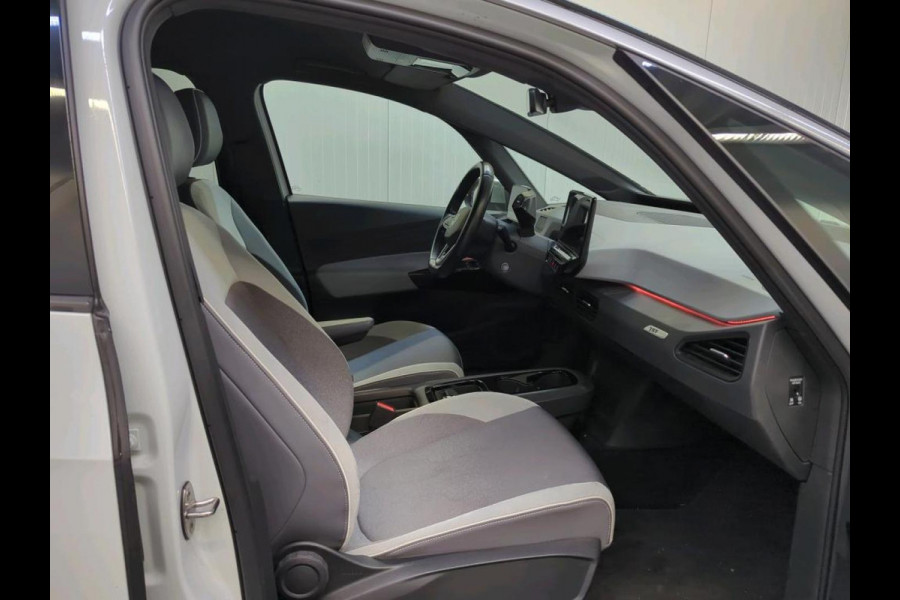 Volkswagen ID.3 First Plus 58 kWh Navigatie Apple Carplay/Android Auto Camera Parkeersensoren Adaptive Cruise Control Full LED Matrix Stoel- en stuurverwarming Lichtmetalen velgen Climate Control