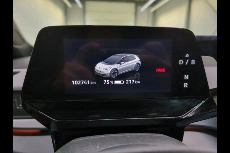 Volkswagen ID.3 First Plus 58 kWh Navigatie Apple Carplay/Android Auto Camera Parkeersensoren Adaptive Cruise Control Full LED Matrix Stoel- en stuurverwarming Lichtmetalen velgen Climate Control