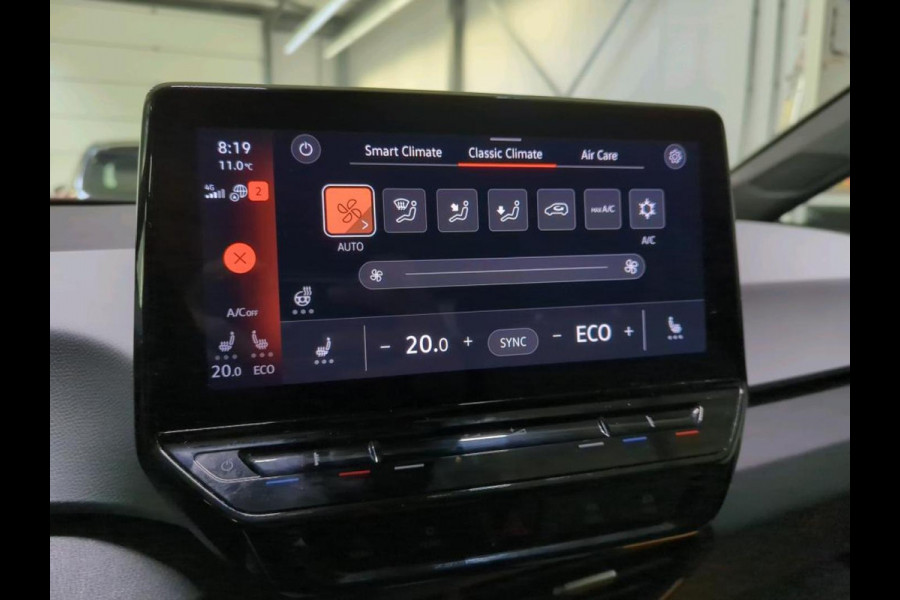 Volkswagen ID.3 First Plus 58 kWh Navigatie Apple Carplay/Android Auto Camera Parkeersensoren Adaptive Cruise Control Full LED Matrix Stoel- en stuurverwarming Lichtmetalen velgen Climate Control