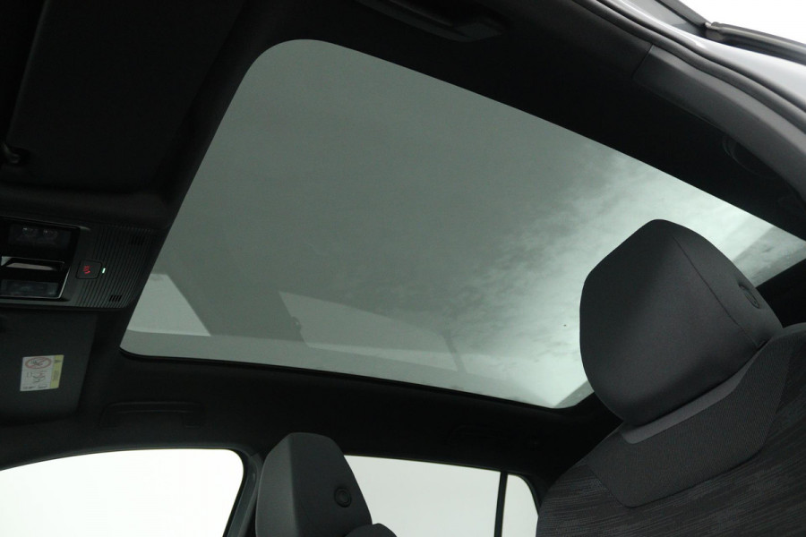 Volkswagen ID.4 Pro 77 kWh (PANORAMADAK, 94% SoH, TREKHAAK, SFEERVERLICHTING, STOELVERWARMING, ACHTERUITRIJCAMERA, ADAPTIEF CRUIS)