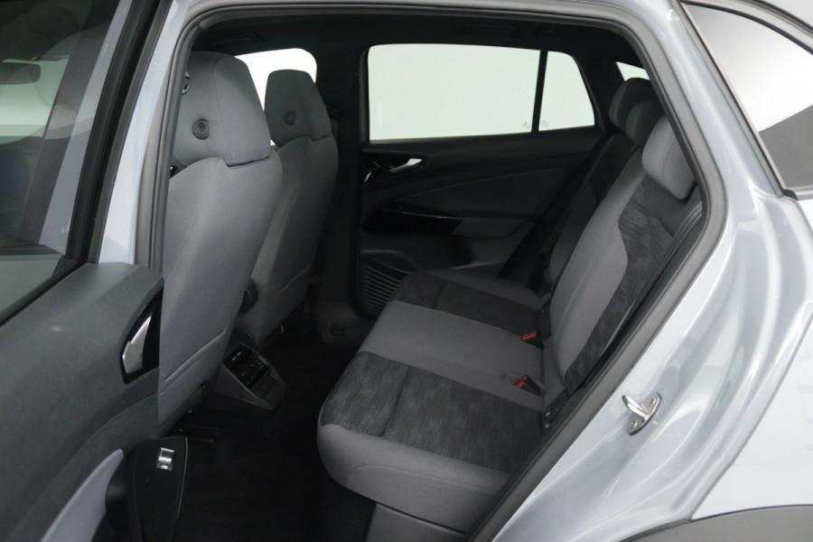 Volkswagen ID.4 Pro 77 kWh (PANORAMADAK, 94% SoH, TREKHAAK, SFEERVERLICHTING, STOELVERWARMING, ACHTERUITRIJCAMERA, ADAPTIEF CRUIS)