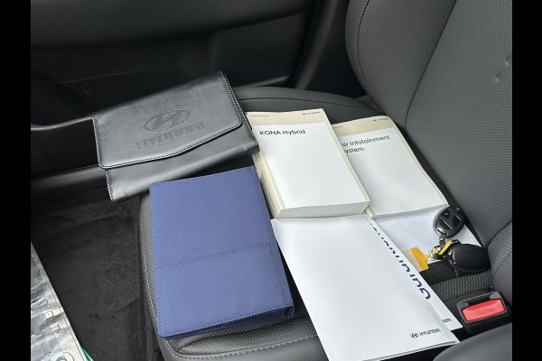 Hyundai Kona 1.6 GDI HEV Premium Sky FULL HYBRID | NIEUWE AUTO MET REGISTRATIE | VOLLE AUTO! | FABR GARANTIE T/M 12-2029| ELEK. ACHTERKLEP| PANO| ELEK STOEL| STOEL VENTILATIE