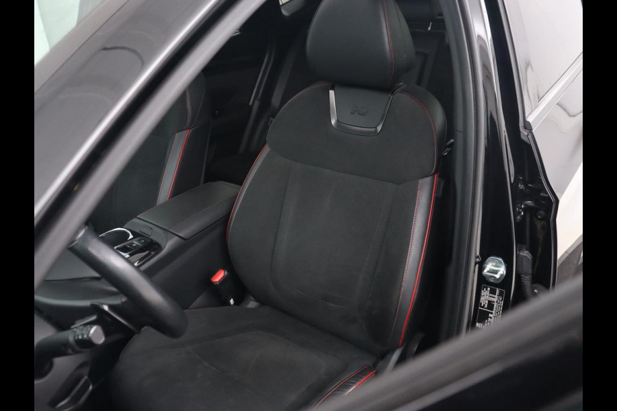 Hyundai Tucson 1.6 T-GDI PHEV N Line Sky 4WD | Panoramadak | Stoelverwarming | Leder/Alcantara | Camera | Adaptive cruise | Carplay | Full LED | Stuurverwarming | Keyless | Plug In
