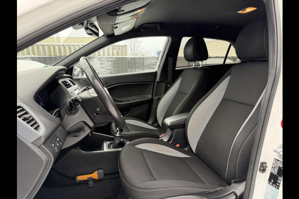 Hyundai i20 1.0 T-GDI Black Edition Navi,Camera,Airco,Cruise,PDC,Trekhaak,LM Velgen,N.A.P,101pk,Nieuwe APK bij Aflevering