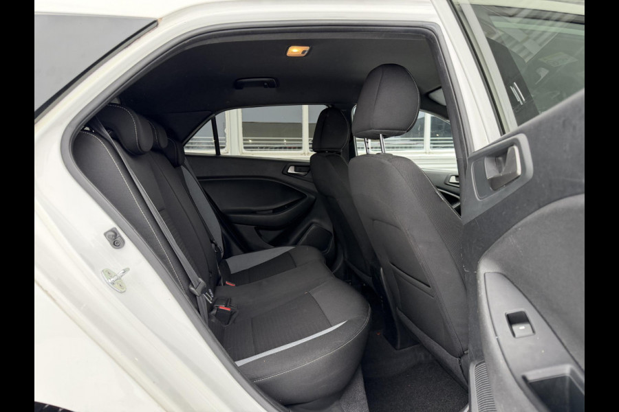 Hyundai i20 1.0 T-GDI Black Edition Navi,Camera,Airco,Cruise,PDC,Trekhaak,LM Velgen,N.A.P,101pk,Nieuwe APK bij Aflevering