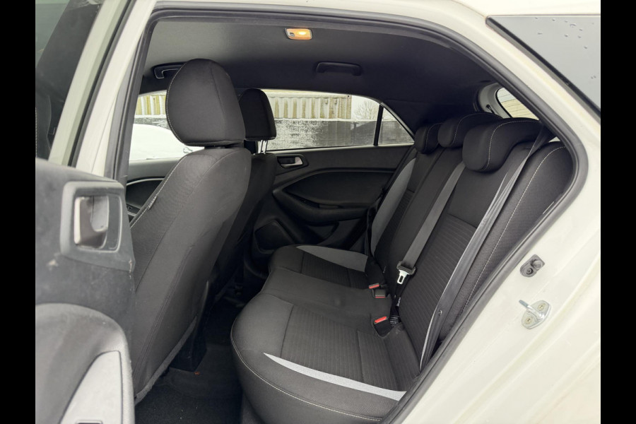 Hyundai i20 1.0 T-GDI Black Edition Navi,Camera,Airco,Cruise,PDC,Trekhaak,LM Velgen,N.A.P,101pk,Nieuwe APK bij Aflevering