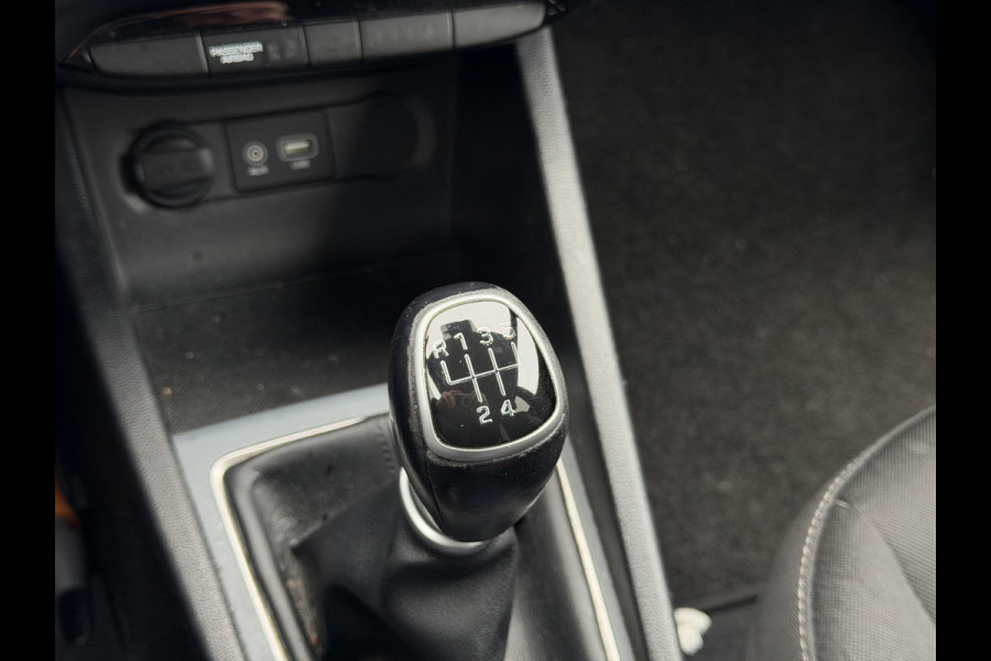 Hyundai i20 1.0 T-GDI Black Edition Navi,Camera,Airco,Cruise,PDC,Trekhaak,LM Velgen,N.A.P,101pk,Nieuwe APK bij Aflevering