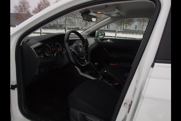 Volkswagen Polo 1.0 TSI Comfortline Business | Apple Carplay | Adaptive Cruise Control | Parkeersensoren | DAB | NL-Auto |