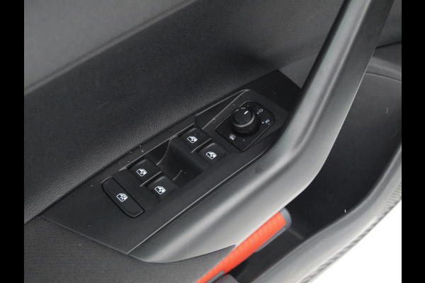 Volkswagen Polo 1.0 TSI Comfortline Business | Apple Carplay | Adaptive Cruise Control | Parkeersensoren | DAB | NL-Auto |