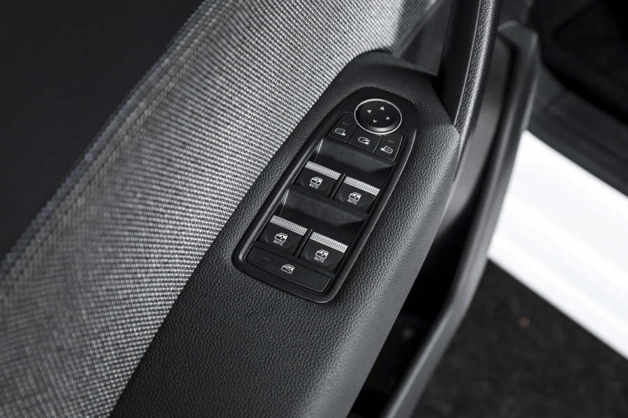 Renault Symbioz 1.6 E-Tech full hybrid 145 techno | Dig. Cockpit | Adapt. Cruise | Stoel-+Stuurverw. | PDC | Camera | NAV + App. Connect | ECC | DAB | LM 18" | 2440