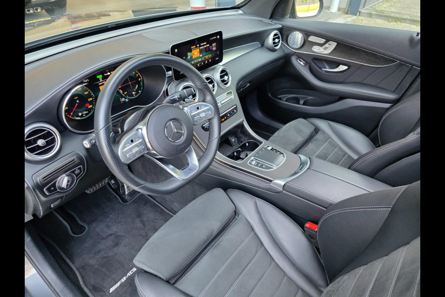 Mercedes-Benz GLC 300e 4MATIC Premium Plus / LUCHTVERING / PANORAMADAK / ALARMKLASSE 5 / TREKHAAK ELEKTRISCH / AMG-LINE !