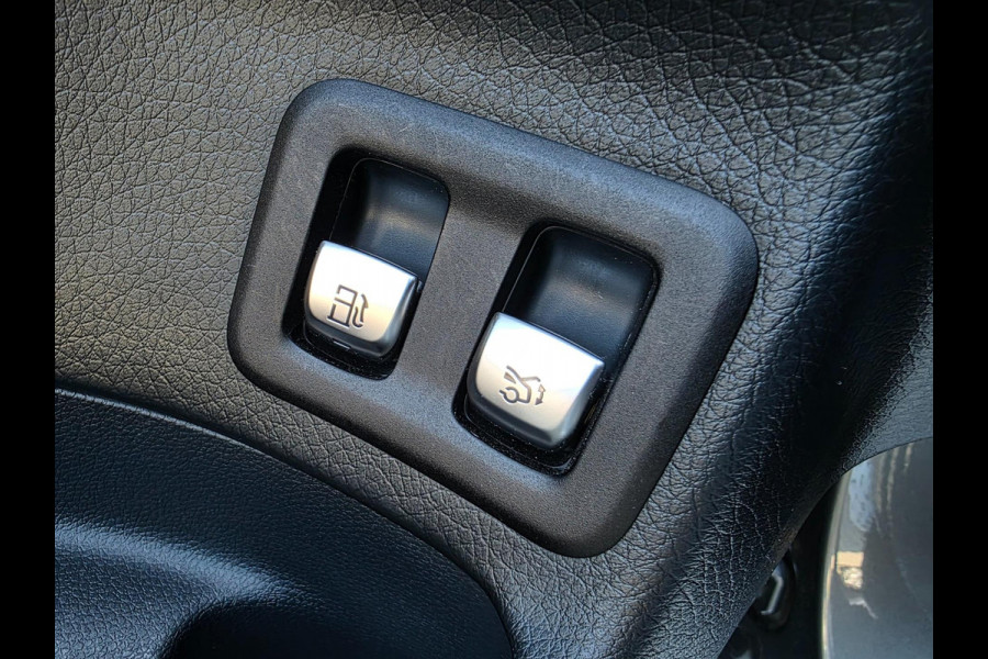 Mercedes-Benz GLC 300e 4MATIC Premium Plus / LUCHTVERING / PANORAMADAK / ALARMKLASSE 5 / TREKHAAK ELEKTRISCH / AMG-LINE !