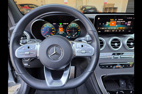 Mercedes-Benz GLC 300e 4MATIC Premium Plus / LUCHTVERING / PANORAMADAK / ALARMKLASSE 5 / TREKHAAK ELEKTRISCH / AMG-LINE !