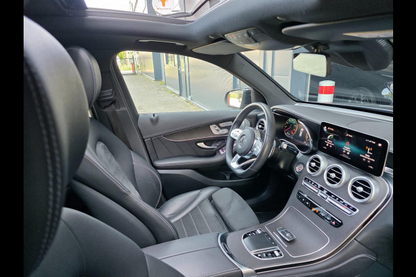 Mercedes-Benz GLC 300e 4MATIC Premium Plus / LUCHTVERING / PANORAMADAK / ALARMKLASSE 5 / TREKHAAK ELEKTRISCH / AMG-LINE !