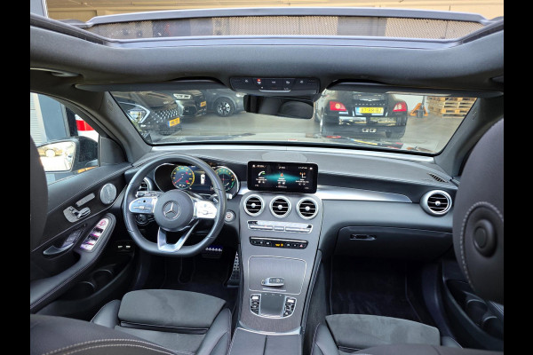 Mercedes-Benz GLC 300e 4MATIC Premium Plus / LUCHTVERING / PANORAMADAK / ALARMKLASSE 5 / TREKHAAK ELEKTRISCH / AMG-LINE !