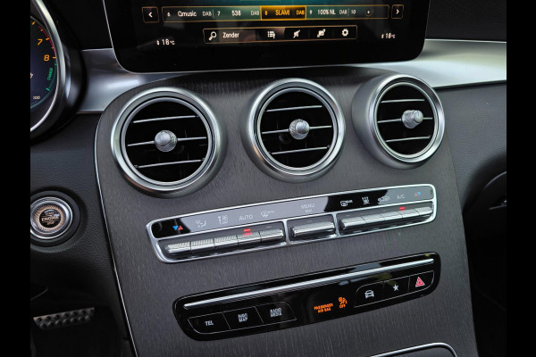 Mercedes-Benz GLC 300e 4MATIC Premium Plus / LUCHTVERING / PANORAMADAK / ALARMKLASSE 5 / TREKHAAK ELEKTRISCH / AMG-LINE !