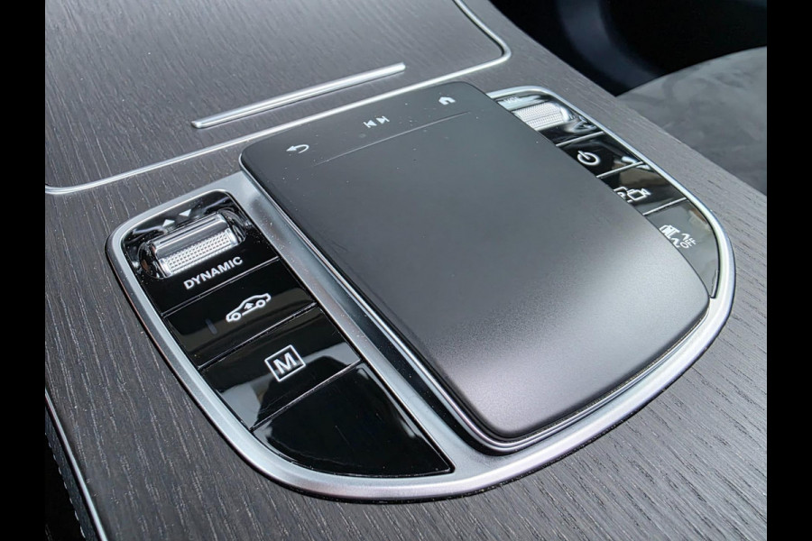 Mercedes-Benz GLC 300e 4MATIC Premium Plus / LUCHTVERING / PANORAMADAK / ALARMKLASSE 5 / TREKHAAK ELEKTRISCH / AMG-LINE !