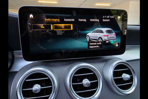 Mercedes-Benz GLC 300e 4MATIC Premium Plus / LUCHTVERING / PANORAMADAK / ALARMKLASSE 5 / TREKHAAK ELEKTRISCH / AMG-LINE !