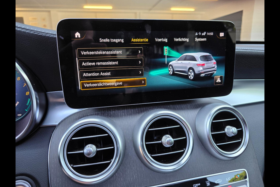 Mercedes-Benz GLC 300e 4MATIC Premium Plus / LUCHTVERING / PANORAMADAK / ALARMKLASSE 5 / TREKHAAK ELEKTRISCH / AMG-LINE !