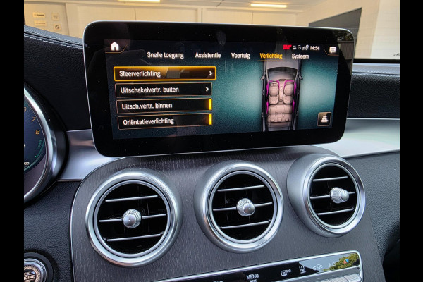 Mercedes-Benz GLC 300e 4MATIC Premium Plus / LUCHTVERING / PANORAMADAK / ALARMKLASSE 5 / TREKHAAK ELEKTRISCH / AMG-LINE !