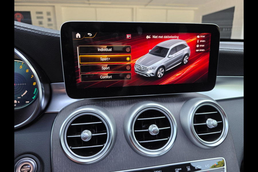 Mercedes-Benz GLC 300e 4MATIC Premium Plus / LUCHTVERING / PANORAMADAK / ALARMKLASSE 5 / TREKHAAK ELEKTRISCH / AMG-LINE !