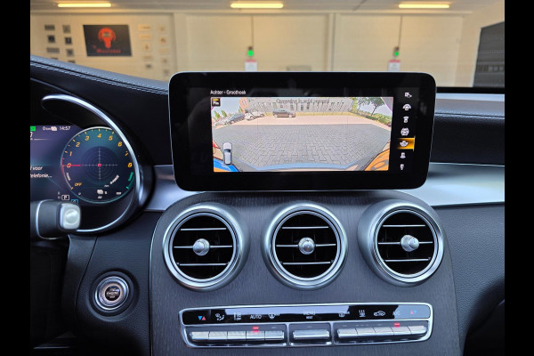 Mercedes-Benz GLC 300e 4MATIC Premium Plus / LUCHTVERING / PANORAMADAK / ALARMKLASSE 5 / TREKHAAK ELEKTRISCH / AMG-LINE !