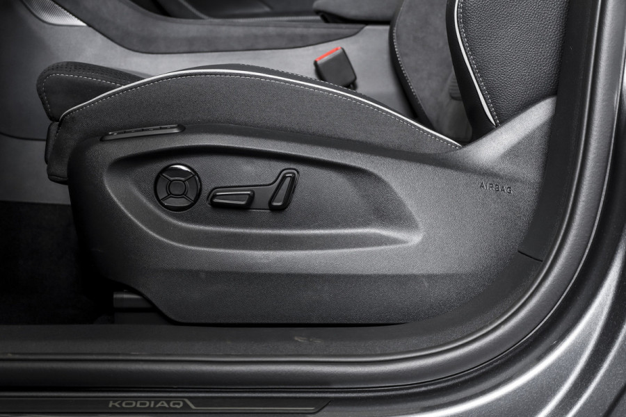 Škoda Kodiaq 1.5 TSI 204 PK PHEV Sportline Business | S/K-Panodak | DCC+ | Dig. Cockpit | Adapt Cruise | Memory | Winterpakket | Camera | NAV + App. Connect | ECC | DAB | Elek. Trekhaak | Elek. Klep | LM 20" | 0767